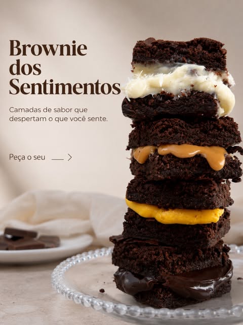 Torre de brownies com recheios de creme, doce de leite, maracujá e chocolate